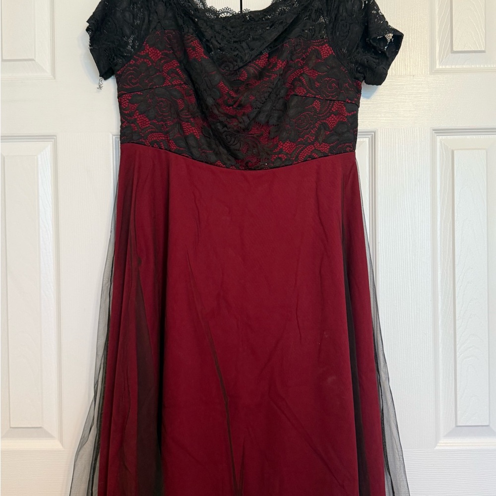 Chic Black and Red Lace Evening Dress